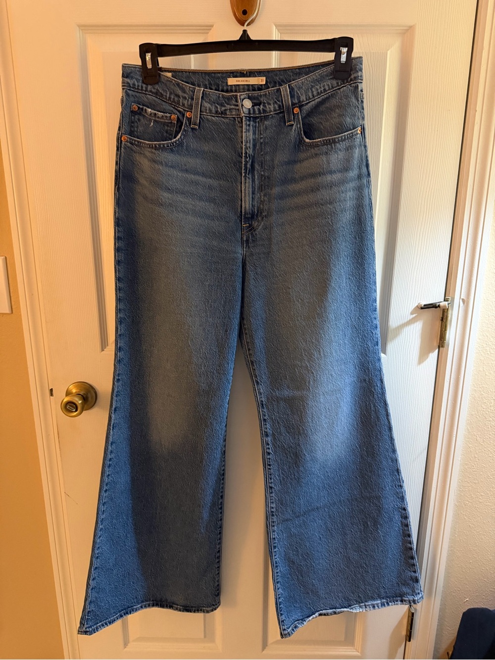 Levi's Premium Ribcage Bell High Rise Jeans - Picture 4 of 7